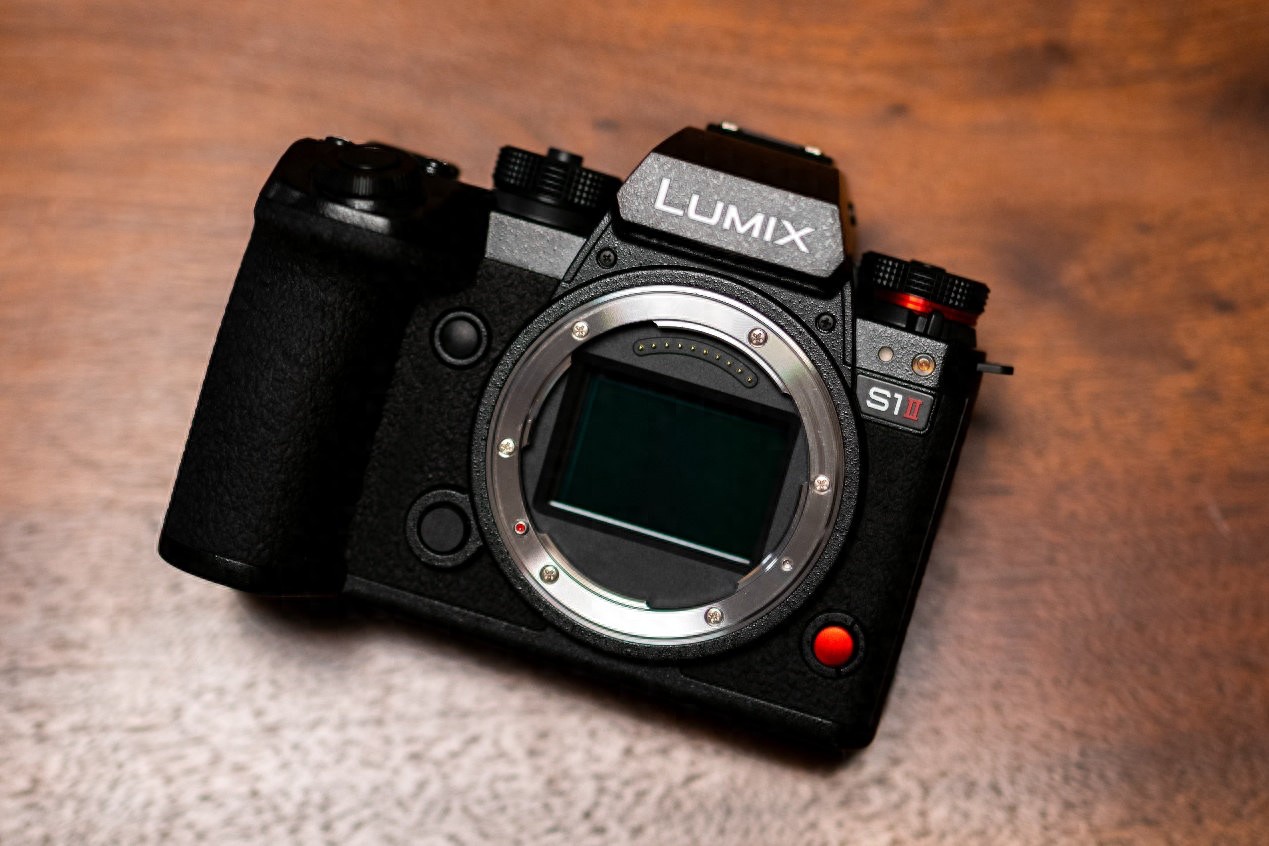 70fps RAW连拍！搭载新传感器 松下LUMIX S1M2评测(图1)