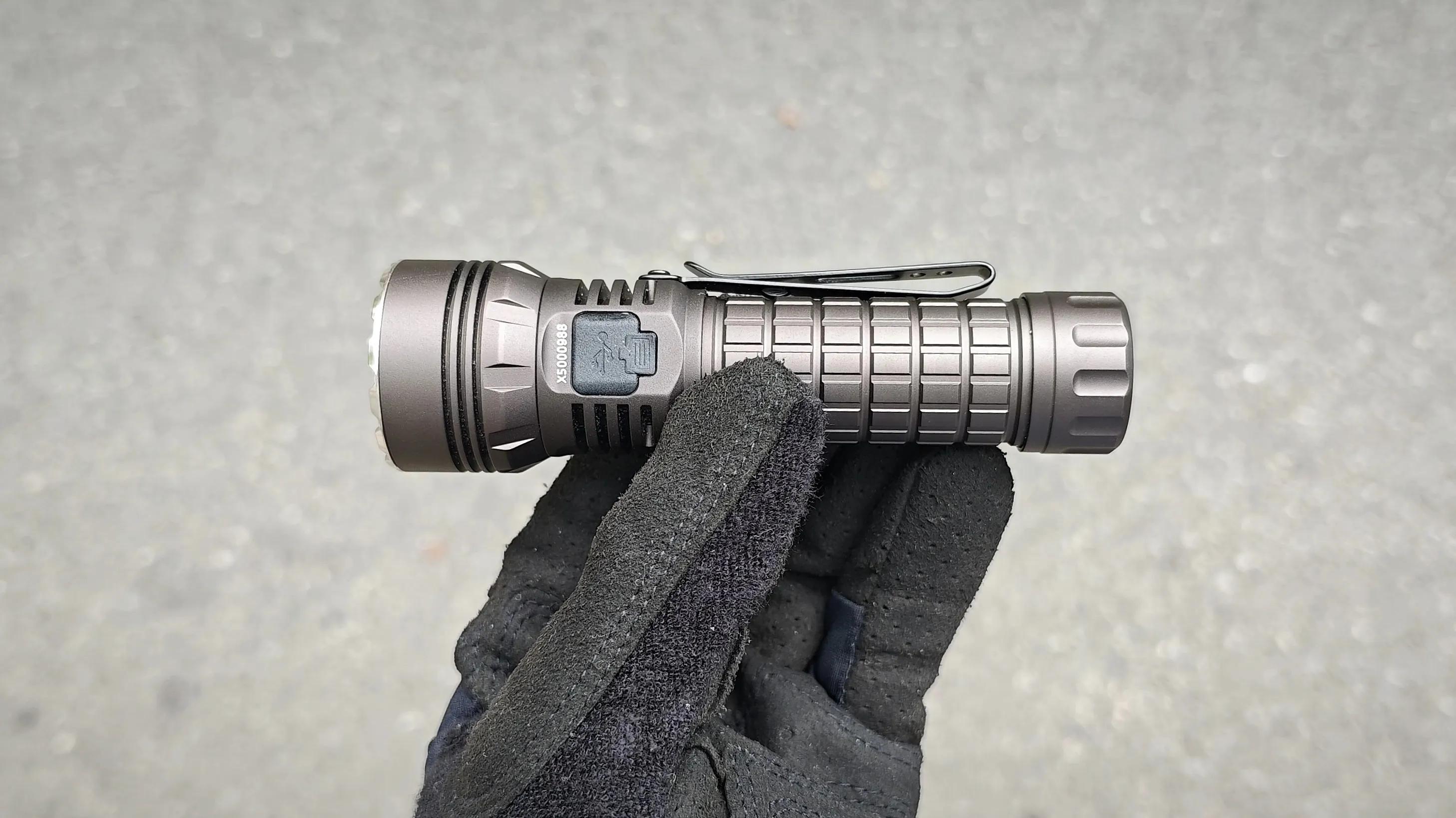 在路上X50——全网最小21700远射强光手电评测(图2)