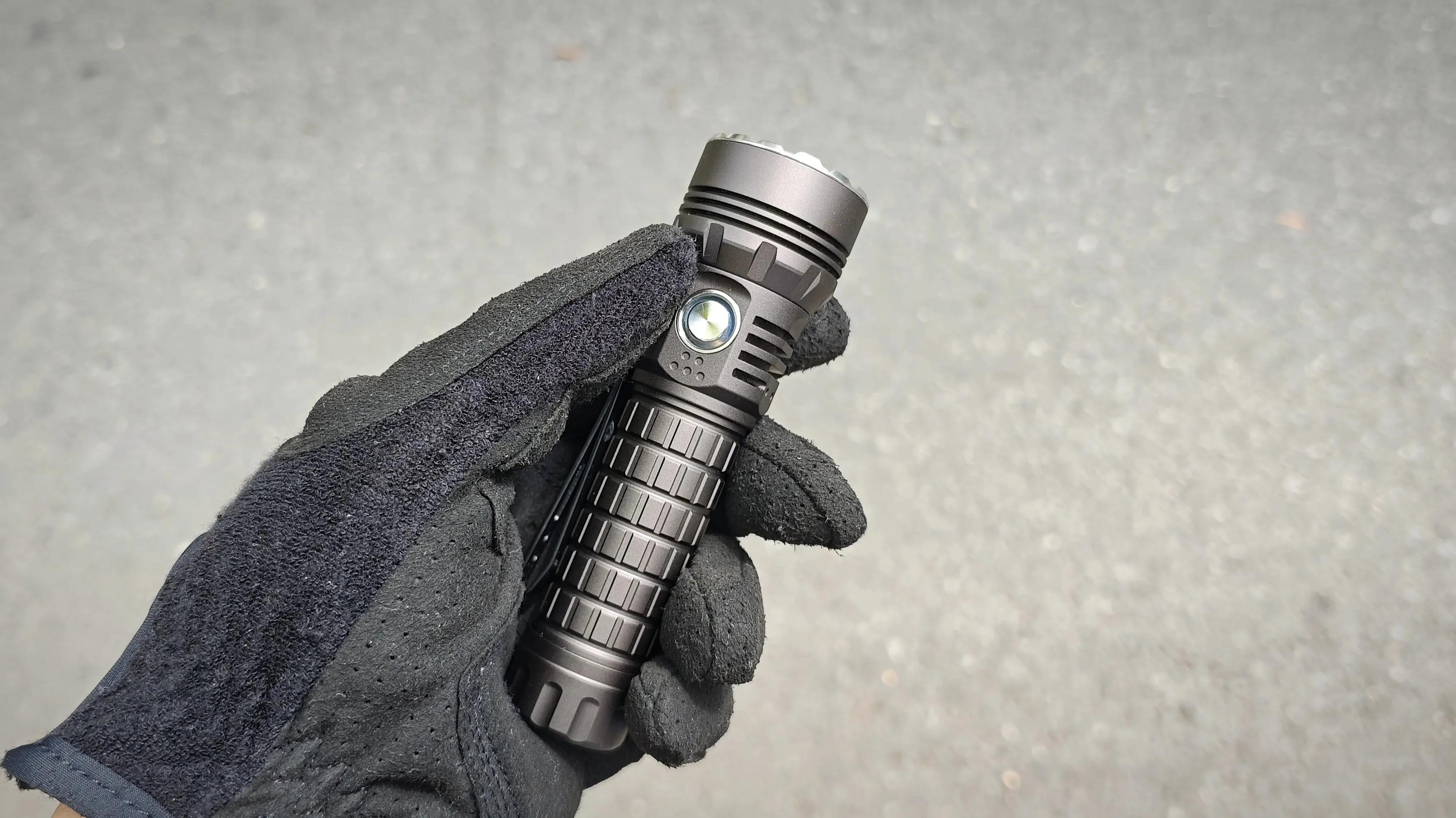 在路上X50——全网最小21700远射强光手电评测(图16)