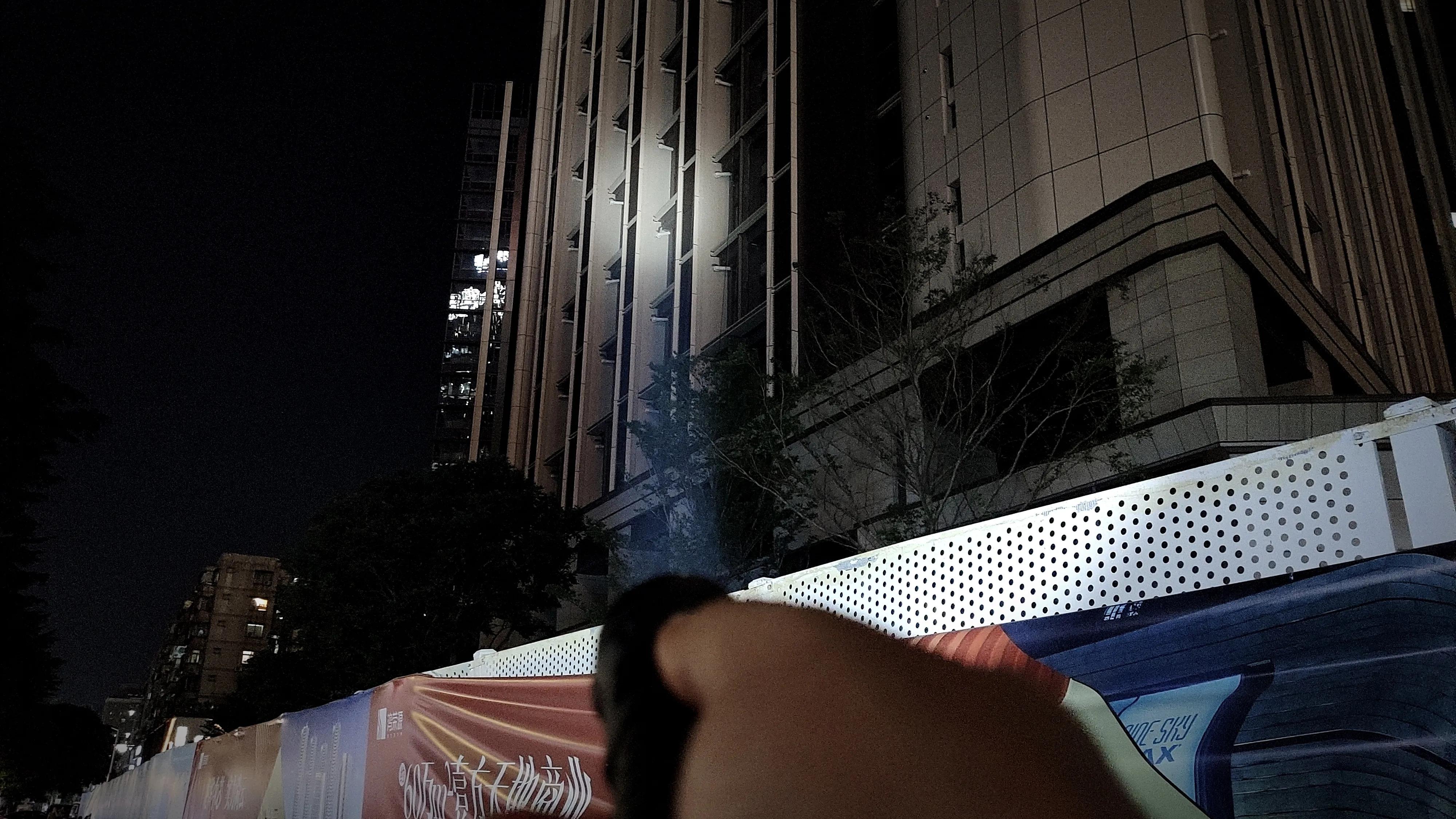 在路上X50——全网最小21700远射强光手电评测(图23)
