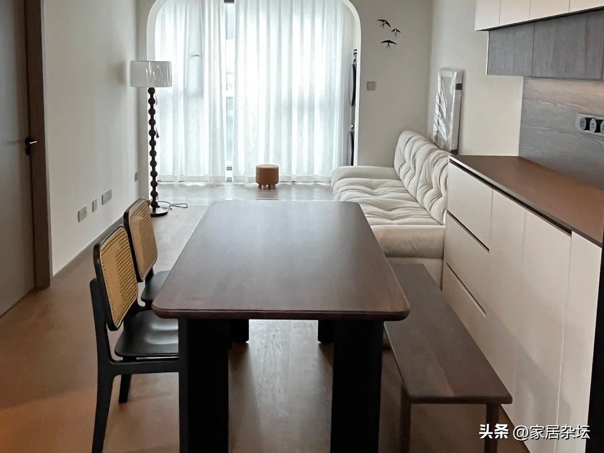 餐桌被“谋杀”了！90后邻居家的小户型隐形餐厅，让我看傻了眼(图8)