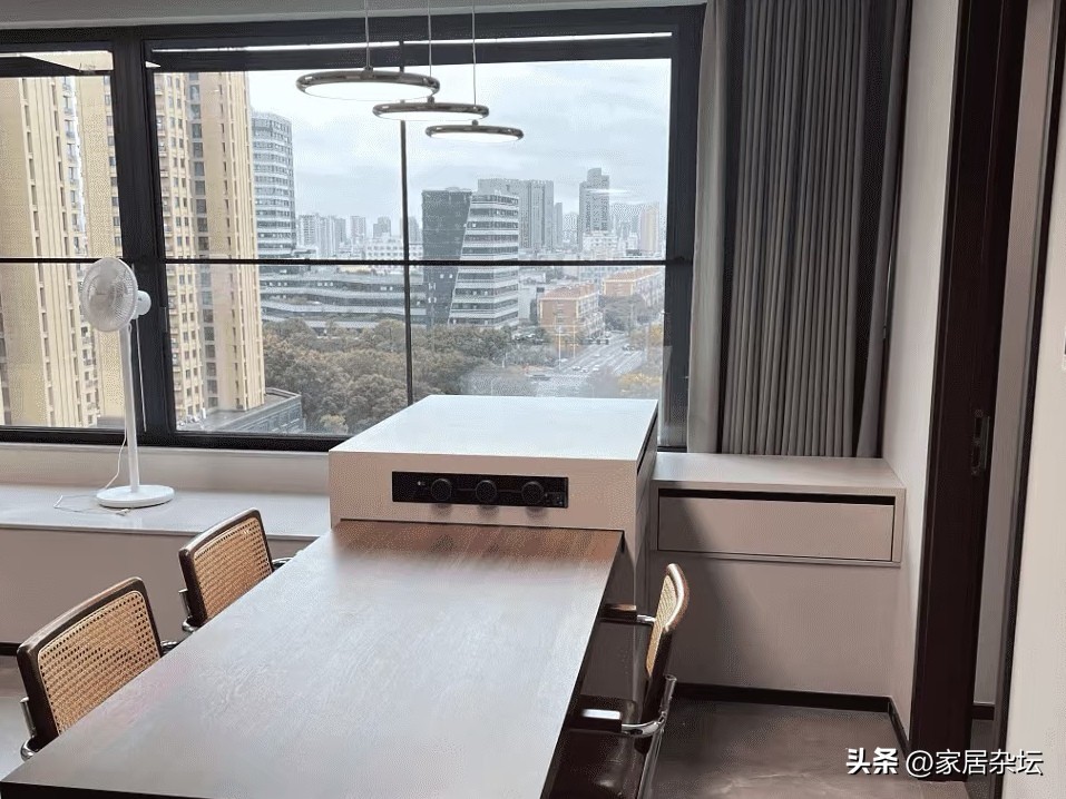餐桌被“谋杀”了！90后邻居家的小户型隐形餐厅，让我看傻了眼(图19)